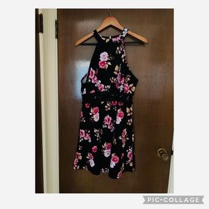 Gorgeous floral baby doll dress. Very flattering cut. Size L